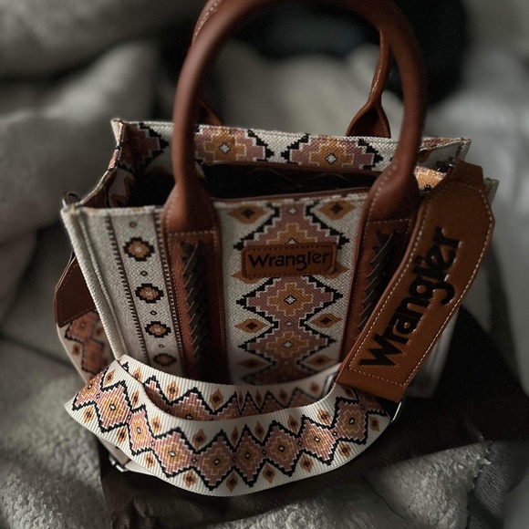 Wrangler Handbags - Wrangler Crossbody Bag